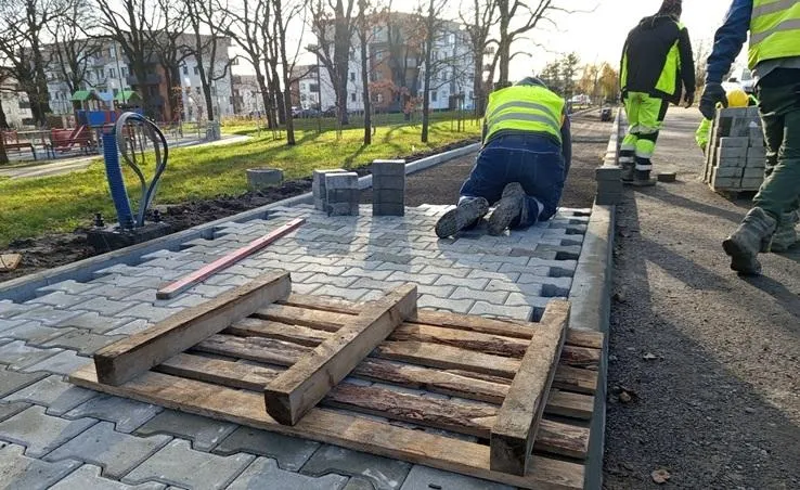 Prace drogowe trwają mimo niesprzyjającej pogody