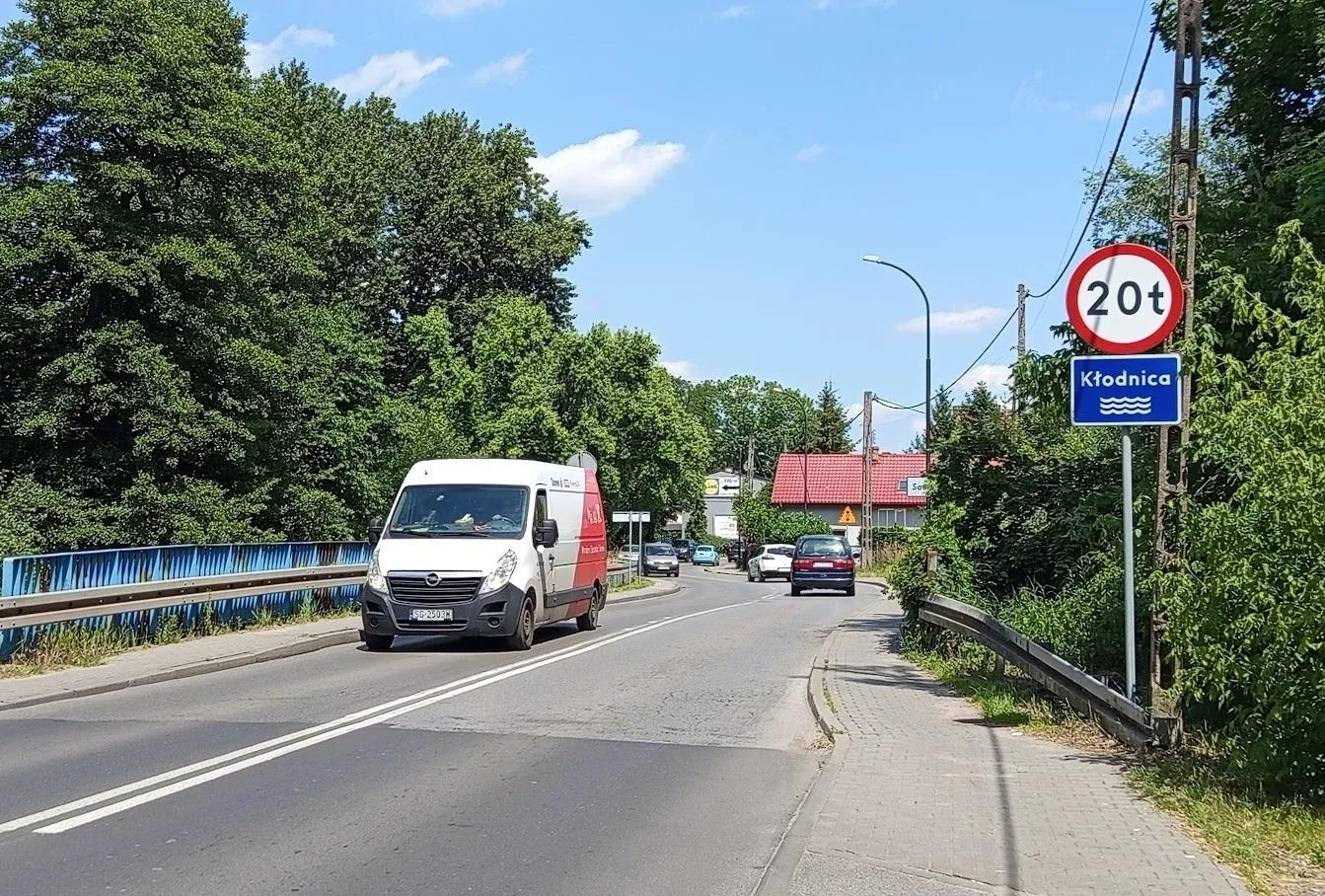 Od 19 marca ruch wahadłowy na ul. Sikorskiego w Sośnicy. Trwają przygotowania do budowy nowego mostu nad Kłodnicą