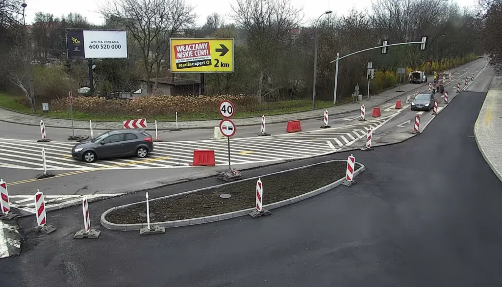 Przebudowa skrzyżowania Orlickiego i Wyspiańskiego: gotowe dwie z trzech wysp rozdzielających ruch