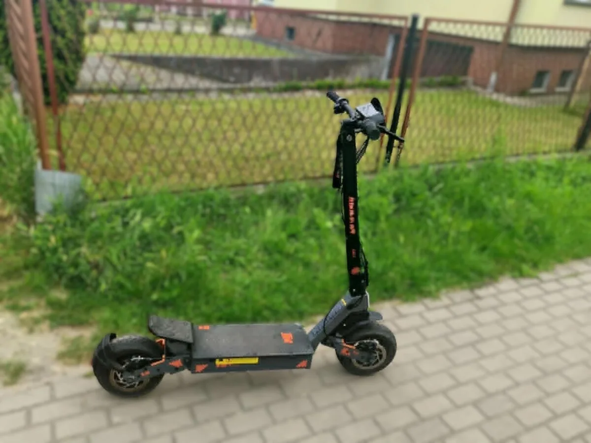Wypadek na hulajnodze elektrycznej w Pyskowicach – apel o ostrożność