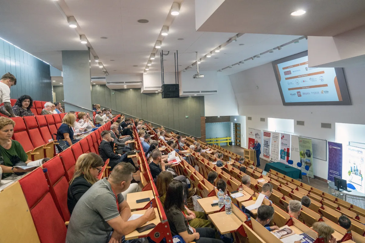 Debata o nowoczesnych technologiach i przepisach w branży nieruchomości w Gliwicach