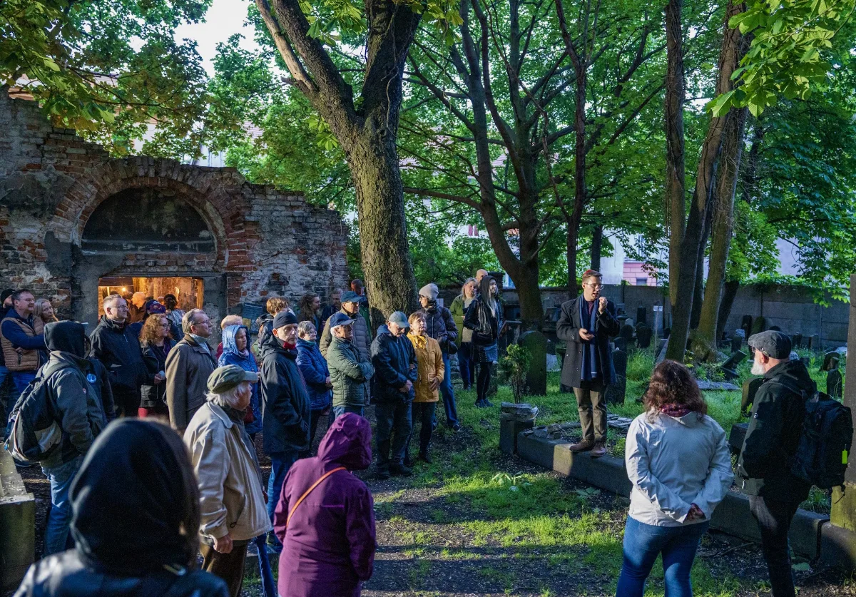 Koncert muzyki klasycznej w ruinach domu przedpogrzebowego