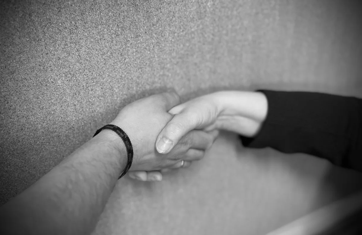 Jak wspierać osobę w kryzysie i identyfikować zagrożenie samobójcze