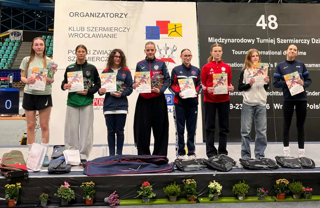 Gliwickie szpadzistki na podium Challenge Wratislavia. Sukcesy Majewskiej i Szczurowskiej