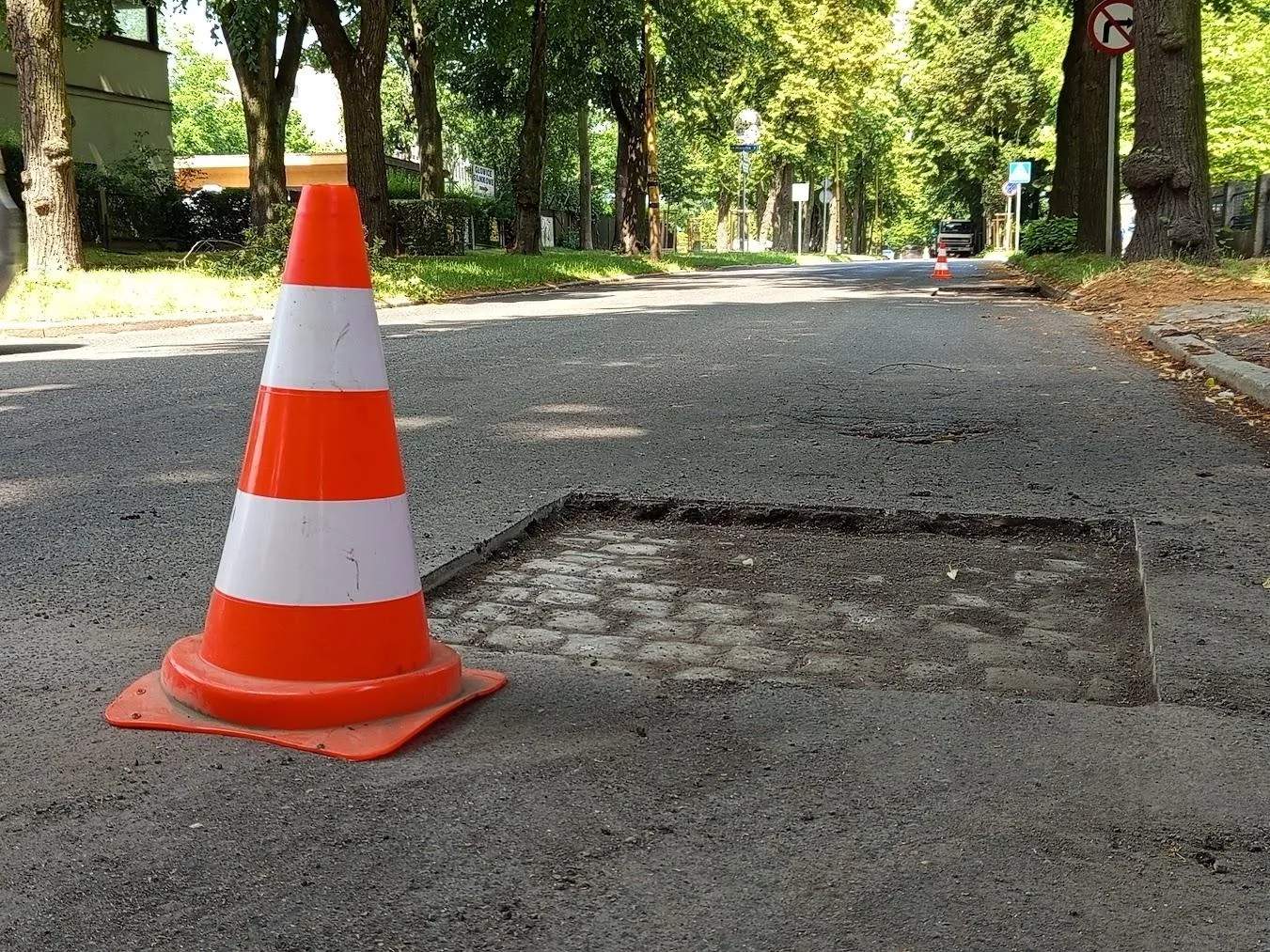 Po zimie na gliwickich ulicach pojawiły się ubytki. Trwają naprawy nawierzchni