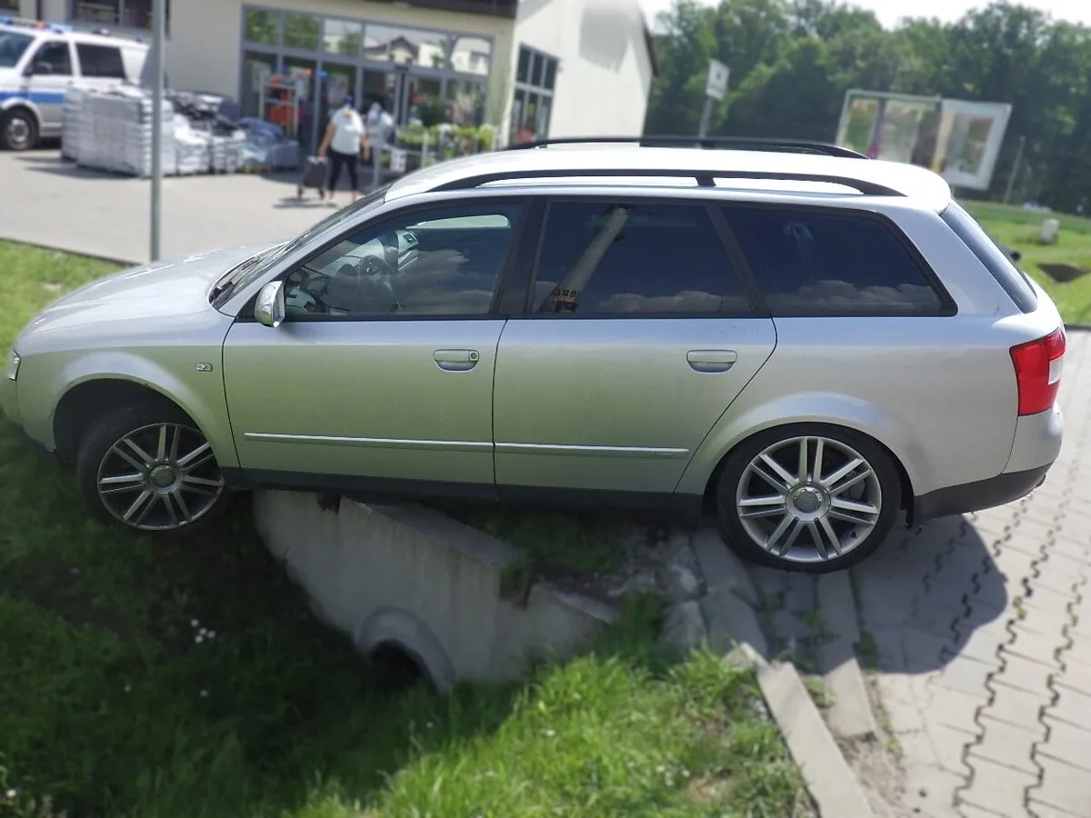 Nietrzeźwy kierowca z prawie 3,5 promila wjechał do rowu, świadkowie go zatrzymali