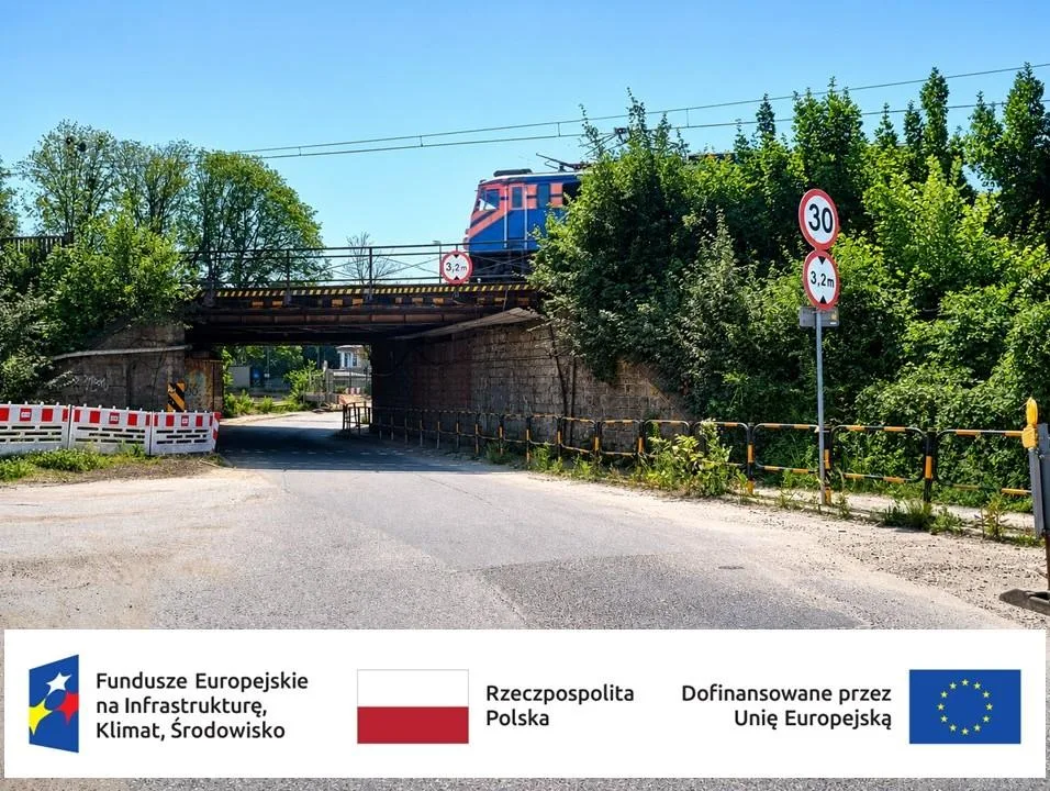 Zamknięcie przejazdu pod wiaduktem w Łabędach - zmiany w kursowaniu autobusów
