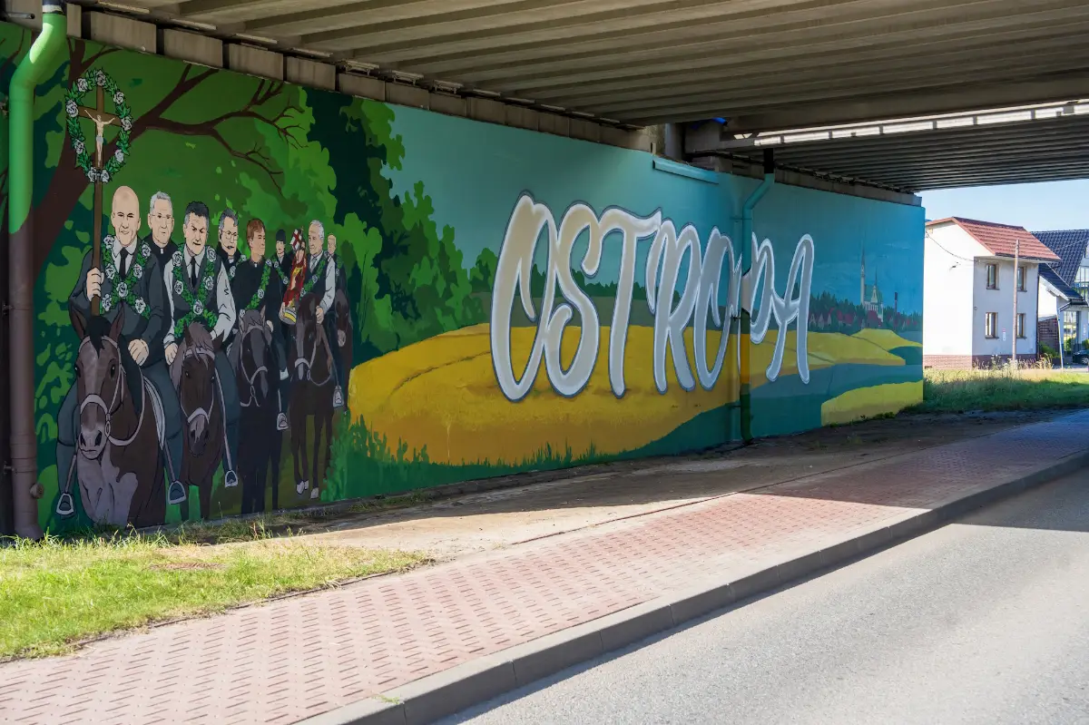 Nowy mural w Ostropie nawiązuje do lokalnej tradycji