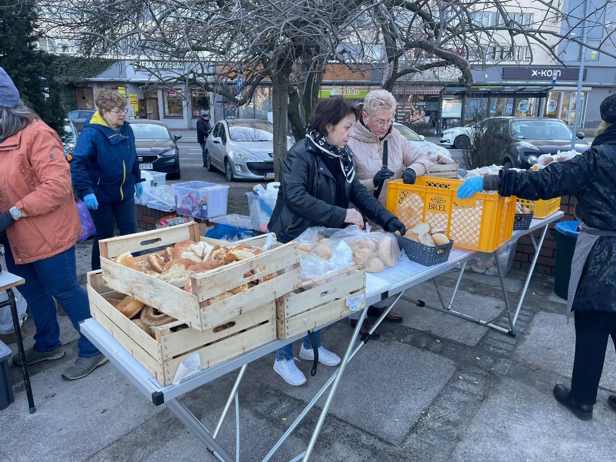 Wsparcie i ciepły posiłek na Placu Krakowskim - Mobilna Stacja Pomocy w każdy czwartek