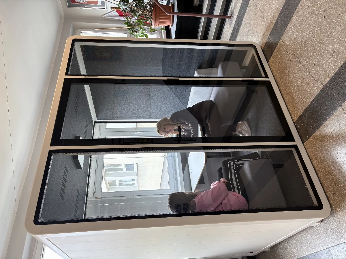 Gliwice wsparło nową szkołę, fundując kabinę akustyczną