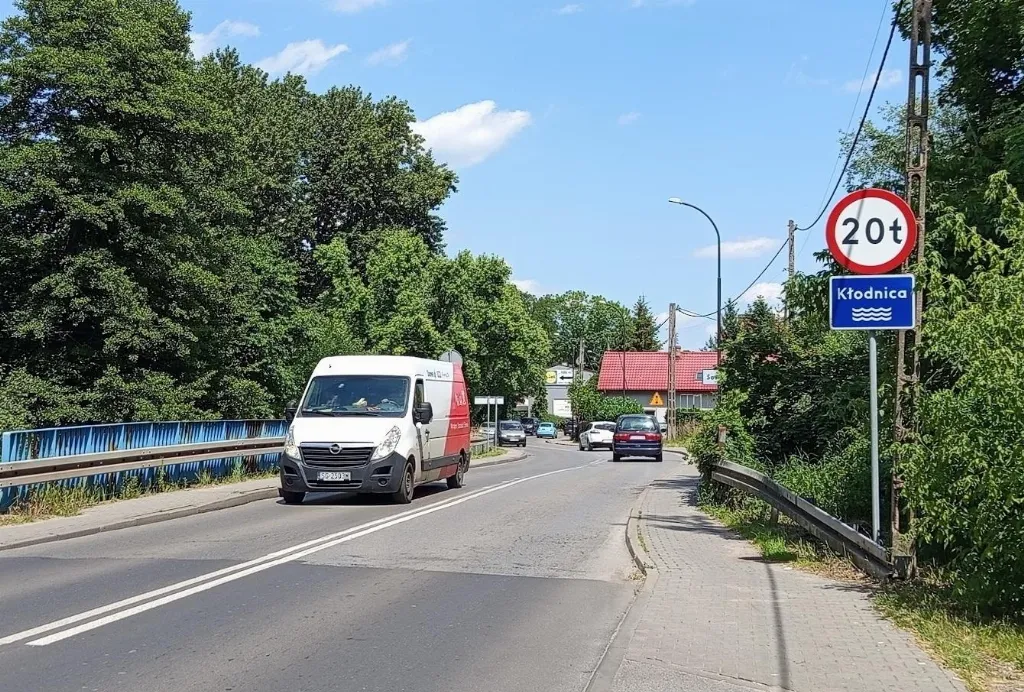 Ruch wahadłowy na ul. Sikorskiego w Sośnicy. Trwają przygotowania do budowy nowego mostu nad Kłodnicą