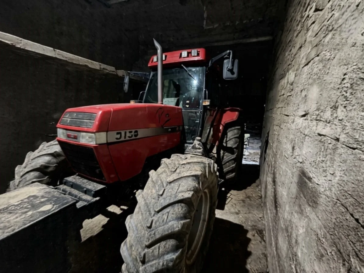 Nietrzeźwy kierowca ciągnika rolniczego z ponad 3 promilami uszkodził ogrodzenie