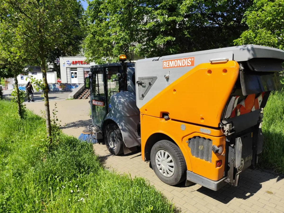 Intensywne sprzątanie chodników i tras rowerowych w Gliwicach