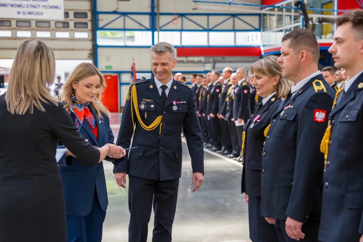 Uroczystość z okazji awansów i odznaczeń dla strażaków w Gliwicach